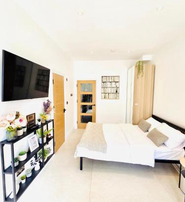 Leyton Apartment | Chic Apartment E10