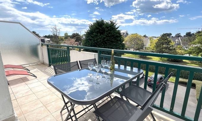 Le Pouliguen Apartment | Chic Apartment Near Port & Beach with Terrace - Sleeps 4
