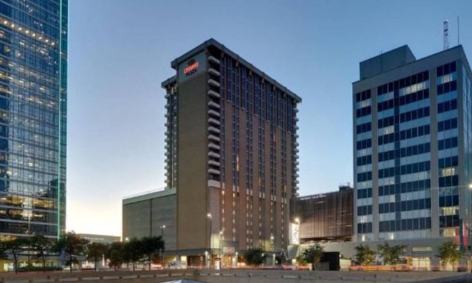 Downtown Dallas Apartment | Chic Apartment with a view