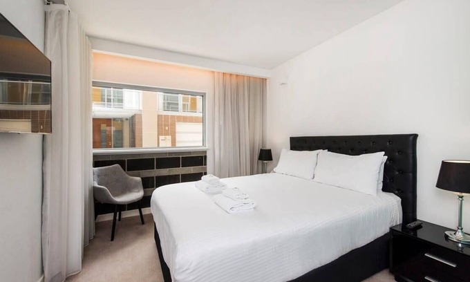 Perth Apartment | Chic Apartment with Rooftop