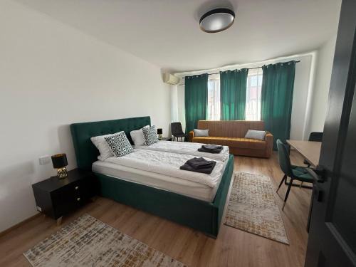 Carei Apartment | Chic Apartments - City Center - Free Wifi AC
