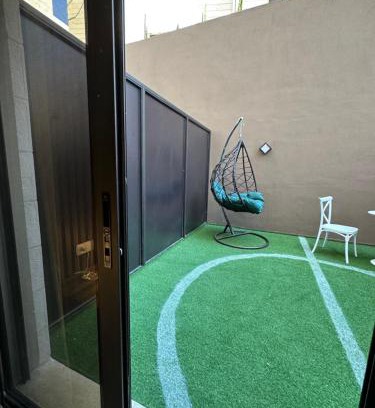 Al Swaifyeh Apartment | Chic Apartments For Rent ave0-3
