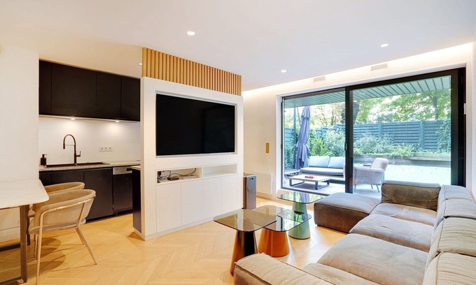 Neuilly-sur-Seine Apartment | Chic Apt with Garden - 1BD/2P - Neuilly-sur-Seine
