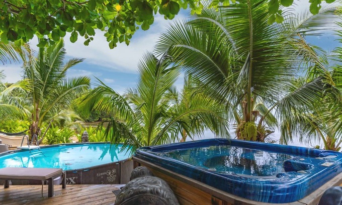 Moorea-Maiao Apartment | Chic Beachside Retreat