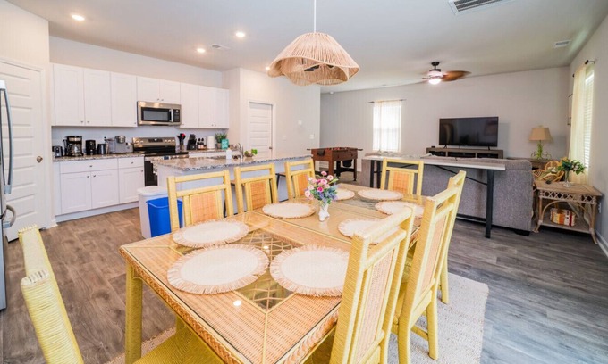 Sunset Beach House | Chic Boho 4BR Retreat w/ Doggie by Beach&Golf+BBQ