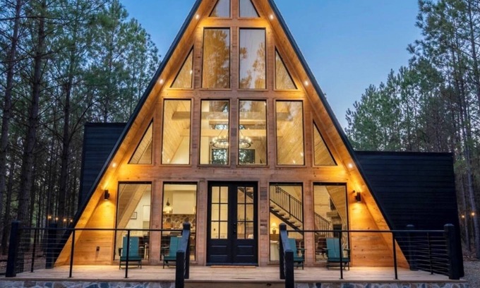 Hochatown Cabin | Chic Cabin Retreat/ScenicViews Ambiance & Modern Amenities/Lake/Hot Tub/Fire Pit