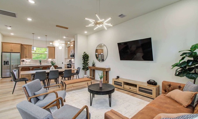 OST - South Union House | Chic & Central 3BD Townhouse, Mins to DT & Midtown