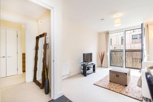 Churchill Apartment | Chic Chelsea Stylish 1-Bedroom