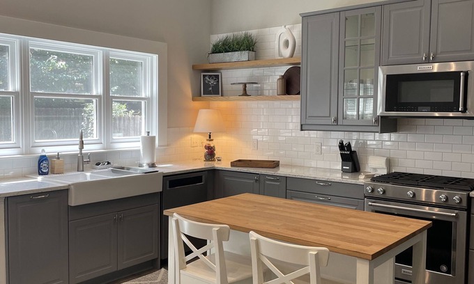 Columbia Heights House | Chic Chevy Chase Bungalow, Heart of UK, Easy Trip to Downtown!