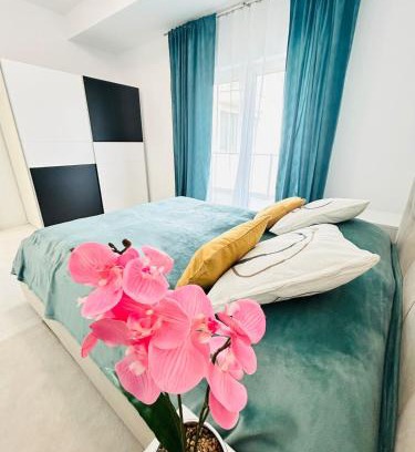 Calea Sever Bocu Apartment | Chic city home