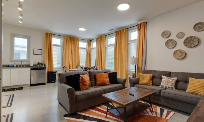South Nashville Condo | Chic Condo: 2mi to Downtown, Sleeps 8+, by Geodis