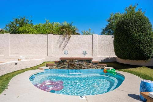 Desert Ridge Villa | Chic Desert Retreat - Lush Spa Pool - Mini Golf