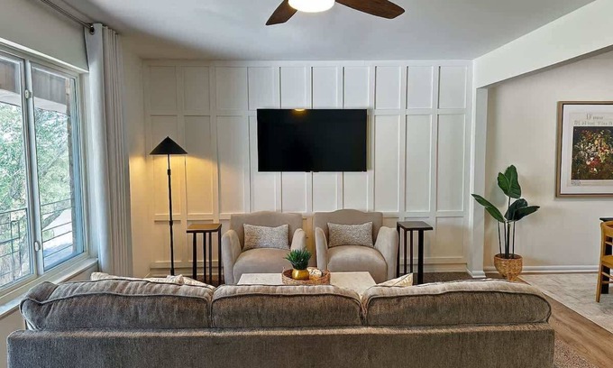 Royal Oak Apartment | Chic Downtown 1BR Stay in Downtown Royal Oak