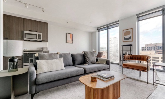 Waller Creek District Apartment | Chic Downtown 1BR w/Pool & Gym, close to Restaurants, by Blueground