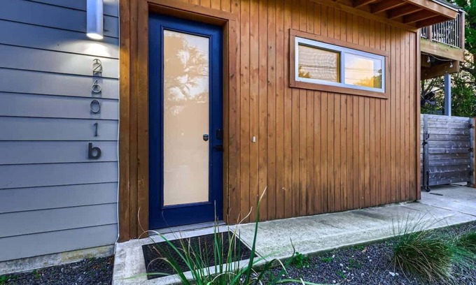 Govalle House | Chic East Austin Home-New-Walkable-Free Parking