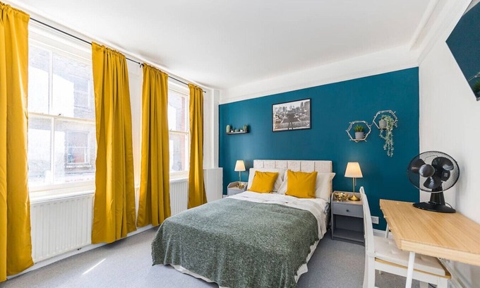 Spitalfields Apartment | Chic Ensuite Room Brick Lane