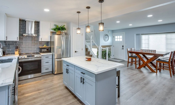 Federal Way House | Chic Federal Way Home ~ 12 Mi to Downtown Tacoma!