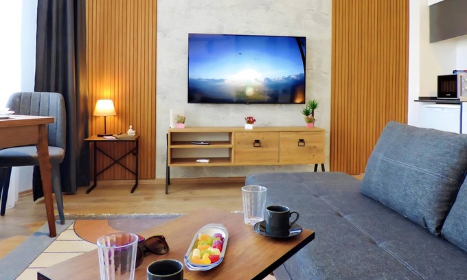 Lara Apartment | Chic Flat 10 min to Lara Beach in Antalya