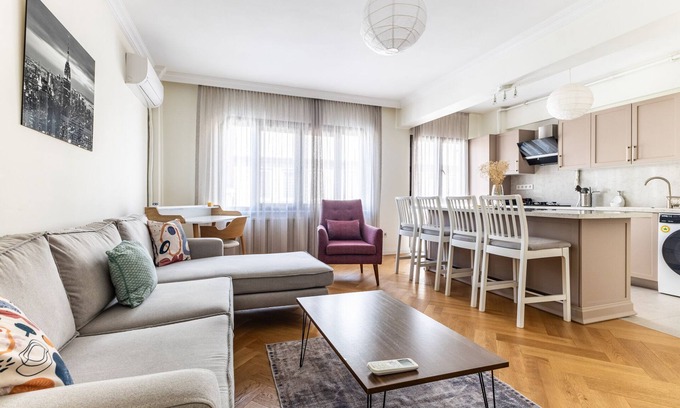 Moda Apartment | Chic Flat 5 min to Moda Pier