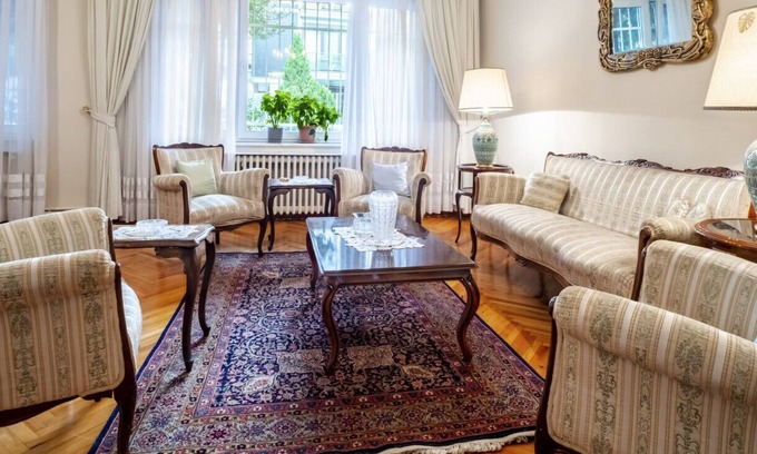 Caddebostan Mahallesi Apartment | Chic Flat with Balcony Close to Caddebostan Shore
