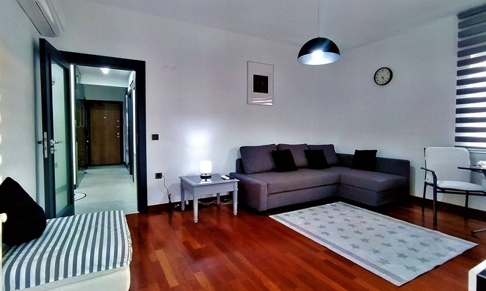 Eski Lara Apartment | Chic Flat with Complex Pool in Antalya