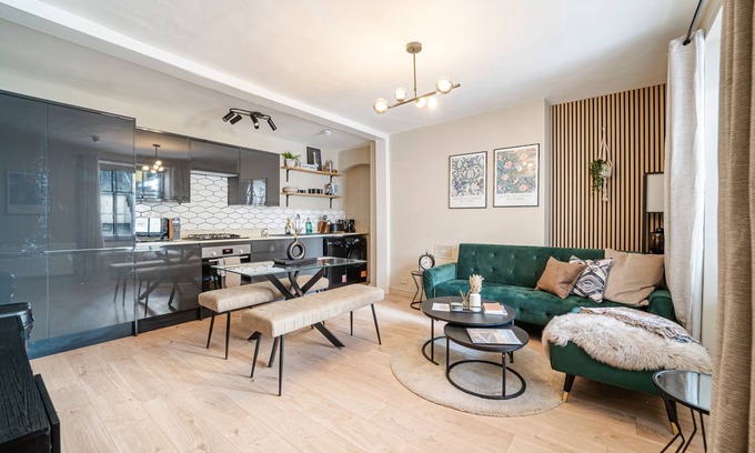Clifton Apartment | Chic Garden Escape in Clifton
