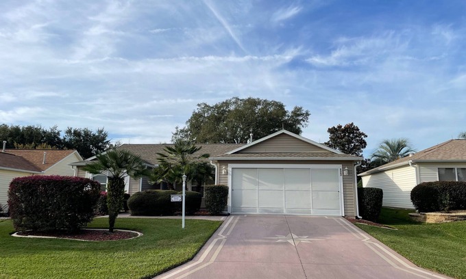 Springdale House | Chic Gem in The Villages - Modern Amenities & Prime Location! Call today!