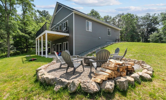 Pine River House | Chic Lakefront Escape- Hot Tub, Pier, & Kayaks