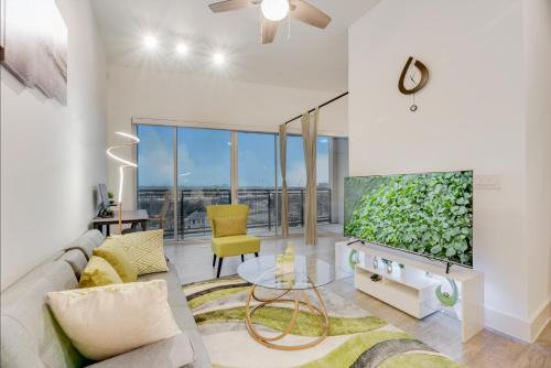 Cedars Apartment | Chic loft style 2BR I Gym I Parking I Workspace