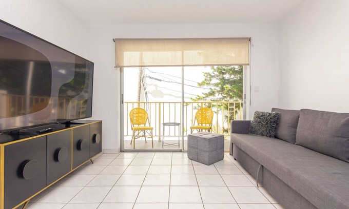 Edgewater Apartment | Chic Miami 2 bedrooms apartment - heart of Edgewater - Free parking & balcony
