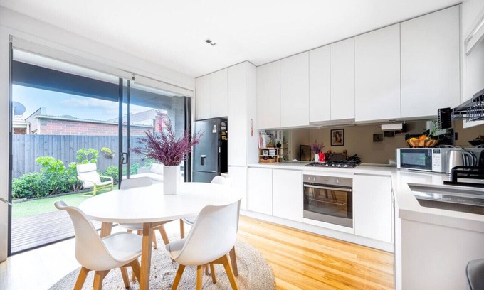 Preston House | Chic modern home with private backyard and carpark