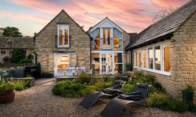 Burford Cottage | Chic Multi Award winning 5* Luxury Cotswold Cottage - Sleeps 8