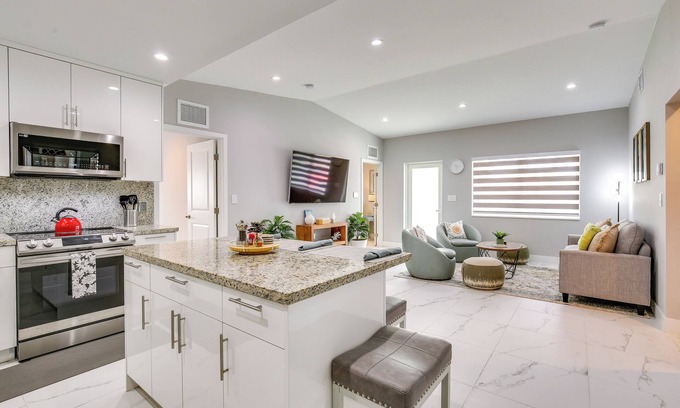North Miami Cottage | Chic North Miami House ~ 7 Mi to Hard Rock Stadium