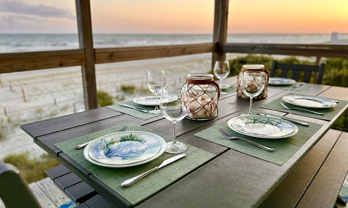 Long Beach House | Chic oceanfront house for cozy beach getaway
