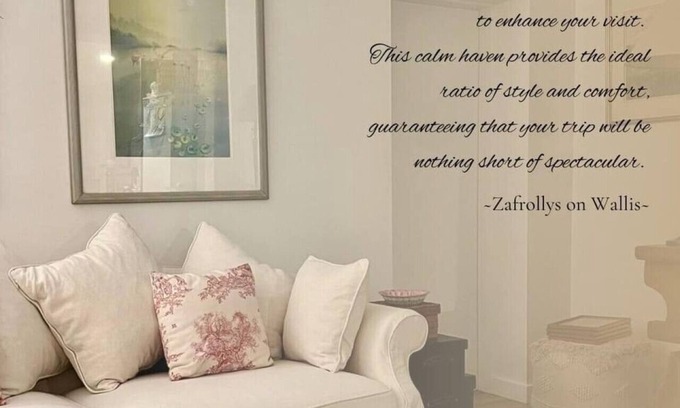 Woollahra Apartment | Chic Pied-à-Terre + Private Courtyard near Bondi