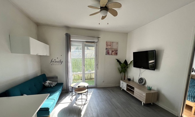 Le Plessis-Robinson House | Chic practical, peaceful and bright T2 in the heart of the city 🚌🚉🏥🍱🥖🌳✅