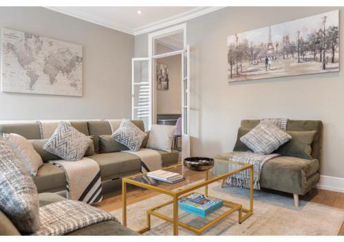 Harringay Apartment | Chic & Radiant Retreat in Harringay Ladder