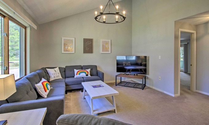 Bartlett Condo | Chic Resort Condo ~ 1 Mi to Attitash Mountain!