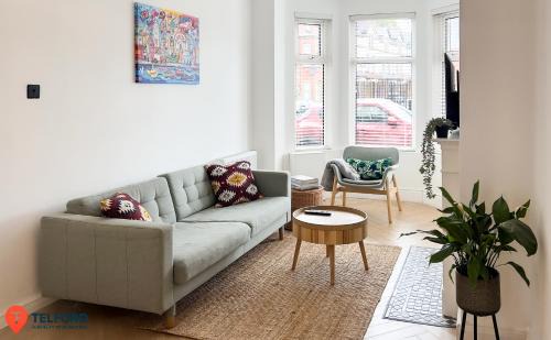 Belfast Apartment | Chic Retreat in Ballyhackamore