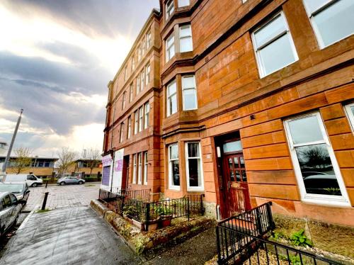 Glasgow Apartment | Chic Retreat in Ibrox