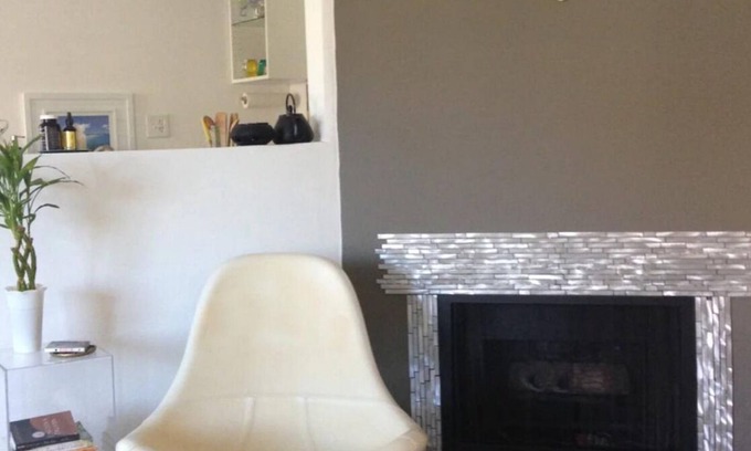 Del Rey Apartment | Chic retro apartment 5 min from LAX airport 7 min to the beach