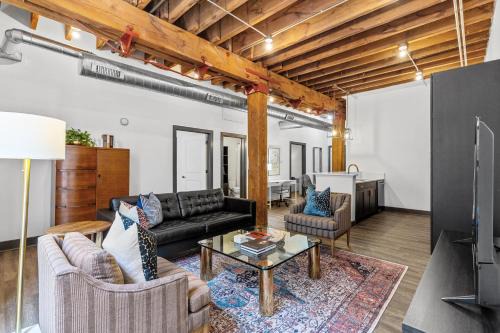 Downtown St. Louis Apartment | Chic Riverfront Loft - Fitness Center - Walk to Arch, Conventions