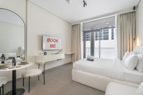 Jumeirah Village Circle Apartment | Chic Studio in Oxford Terraces with Pool & Gym