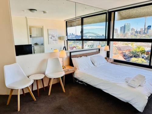 Potts Point Apartment | Chic studio with stunning views