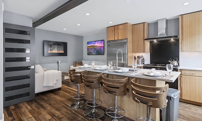Downtown Park City House | Chic Tiny Home Private Hot Tub Steps from Main Street Love Bird's Paradise!
