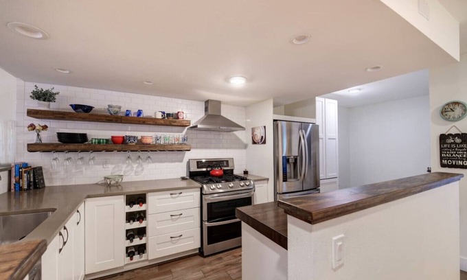 Green Meadows House | Chic Townhome ~ 5 min drive to Pearl ~ Game Room