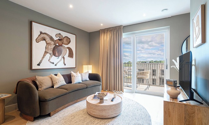 Whittington Apartment | Chic Urban Escape in London