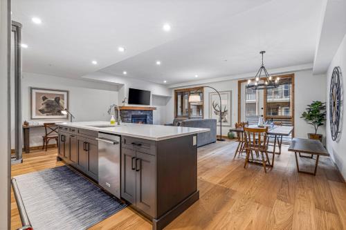 Canmore Apartment | Chic Urban Sanctuary in the Heart of Down