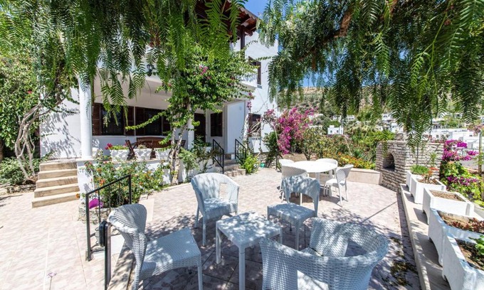 Bodrum City Center Apartment | Chic Villa w Fireplace BBQ 5 min to Beach