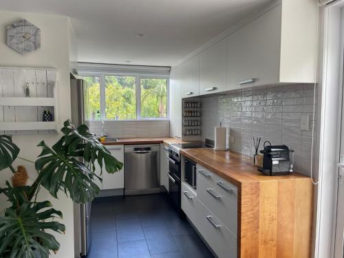 Whangarei House | Chic Whangarei Retreat, walk to CBD